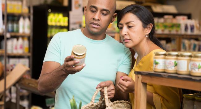 couple looking at food product